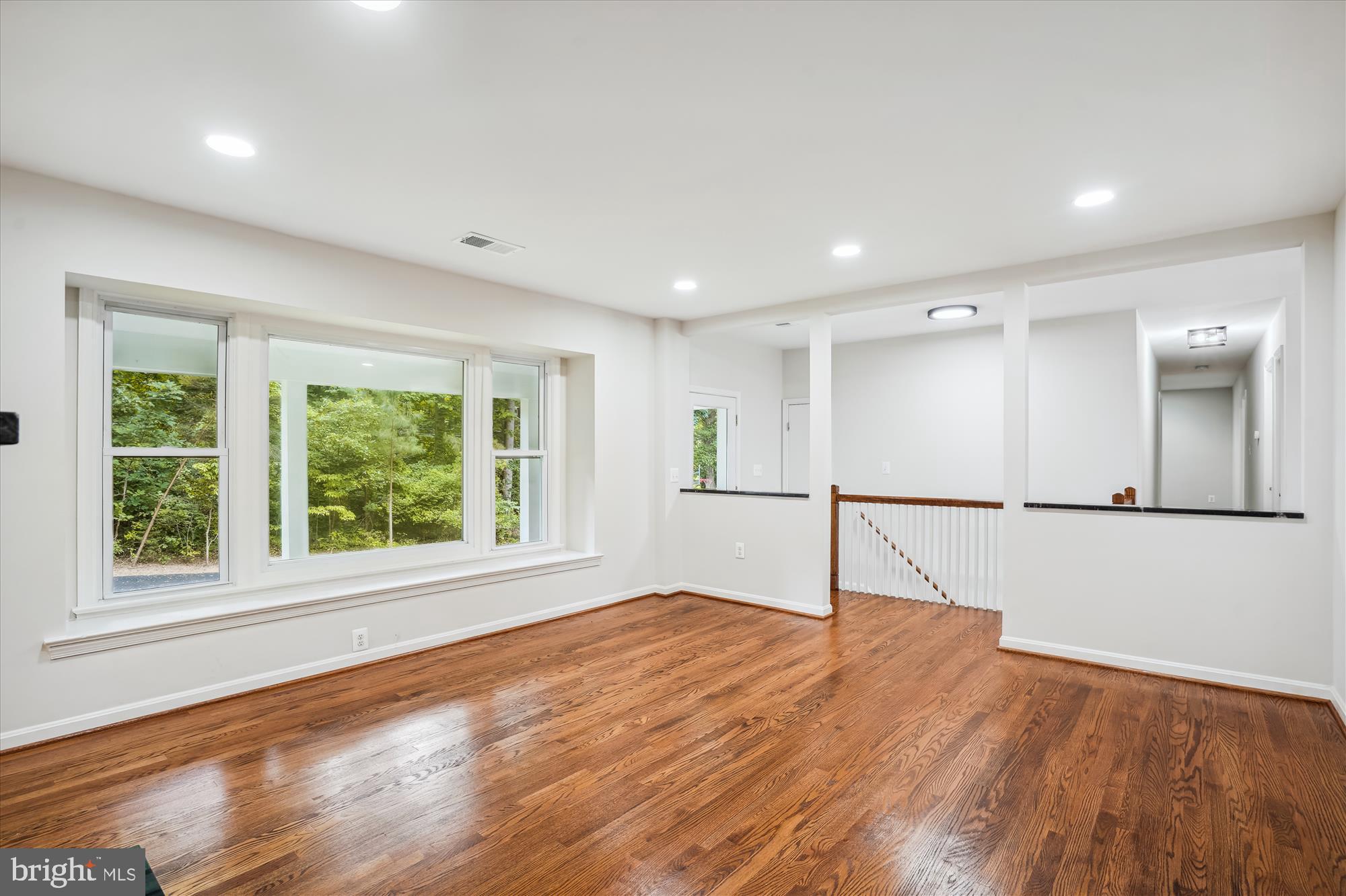 630 Springvale Road Great Falls, VA 22066 - Photo 33 of 70 Living room