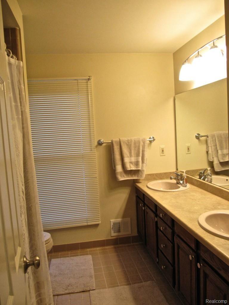 347 Lake Forest Road Rochester, MI 48309 - Photo 45 of 58 Master Bathroom