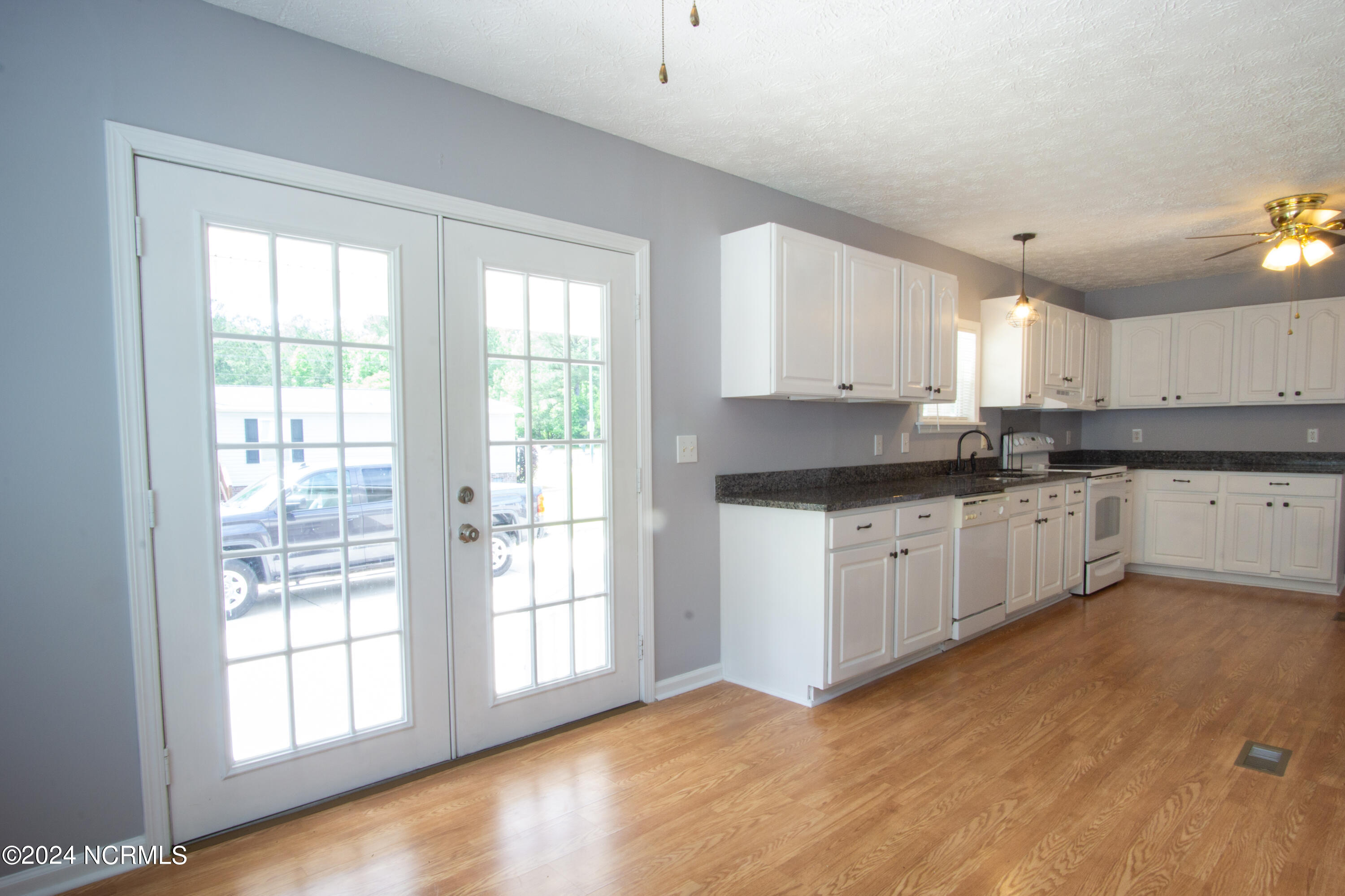 104 Myrtle Grove Road New Bern, NC 28562 - Photo 12 of 32 DSC04138