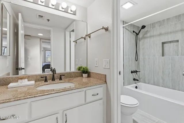 $399,999 | 5744 Oak Bend Lane, Unit 208, Oak Park, CA 91377