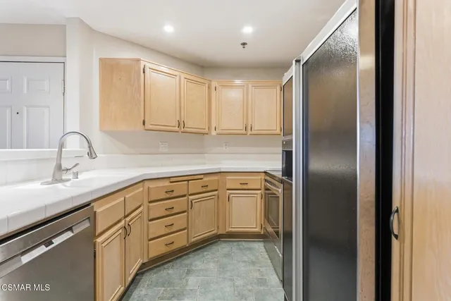 $399,999 | 5744 Oak Bend Lane, Unit 208, Oak Park, CA 91377