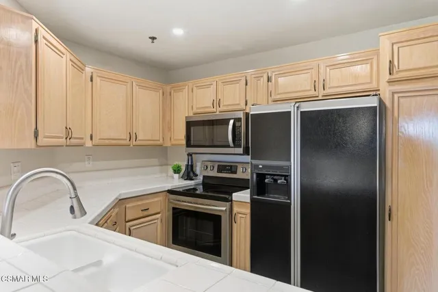 $399,999 | 5744 Oak Bend Lane, Unit 208, Oak Park, CA 91377