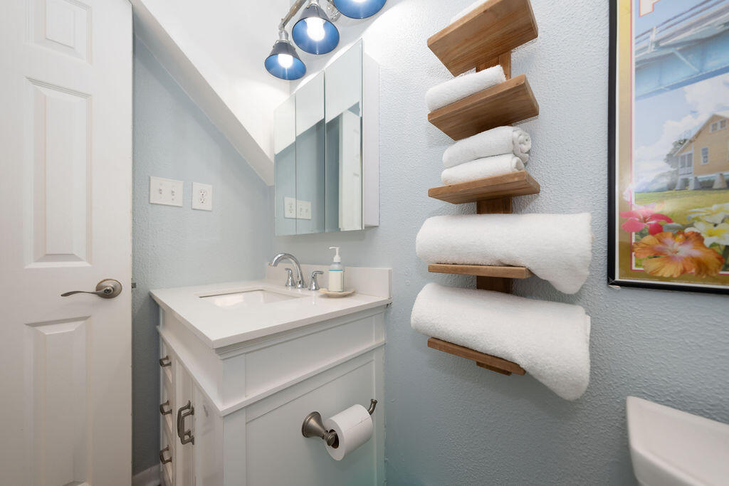 58121 Morton Street Marathon, FL 33050 - Photo 62 of 93 Second Bathroom