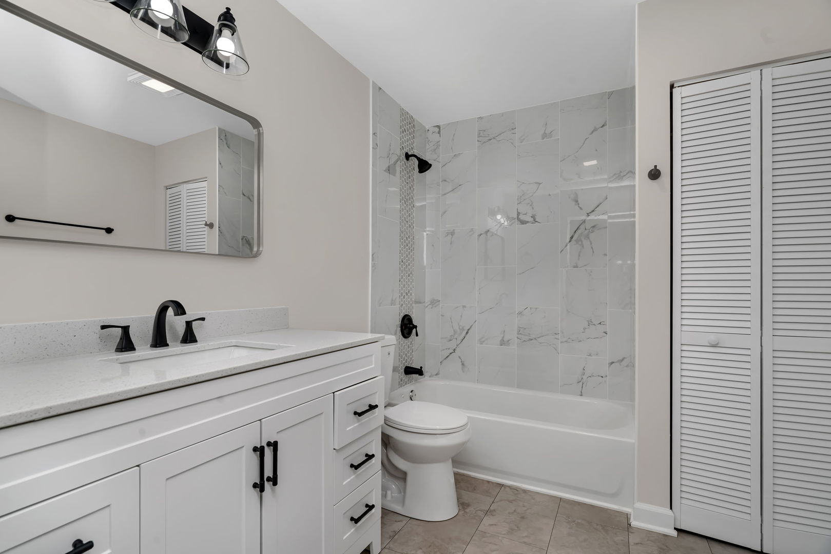 3624 151st Street Midlothian, IL 60445 - Photo 13 of 26 a bathroom with a sink a toilet and a bathtub