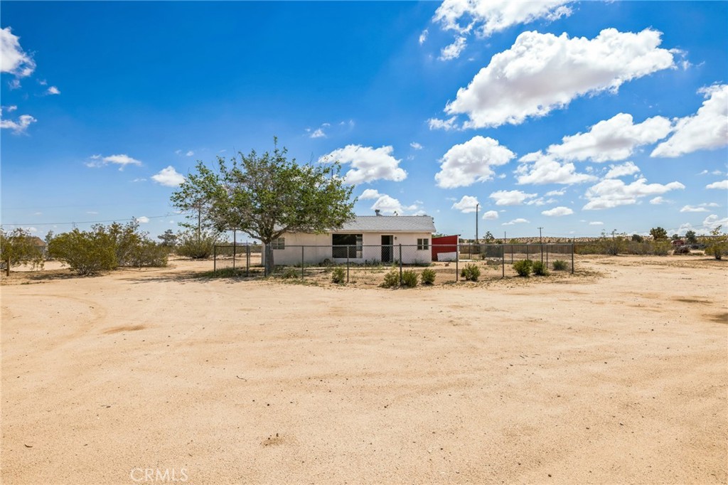 1561 Old Woman Springs Road Yucca Valley, CA 92284 - Photo 5 of 30