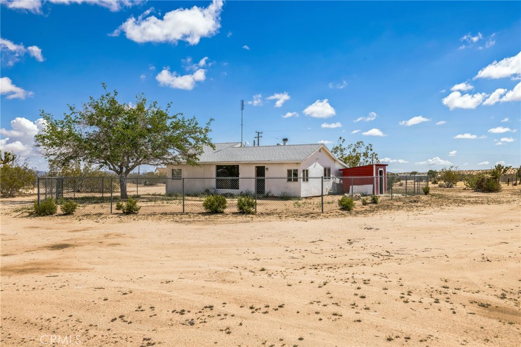 1561 Old Woman Springs Road Yucca Valley, CA 92284 - Photo 6 of 30