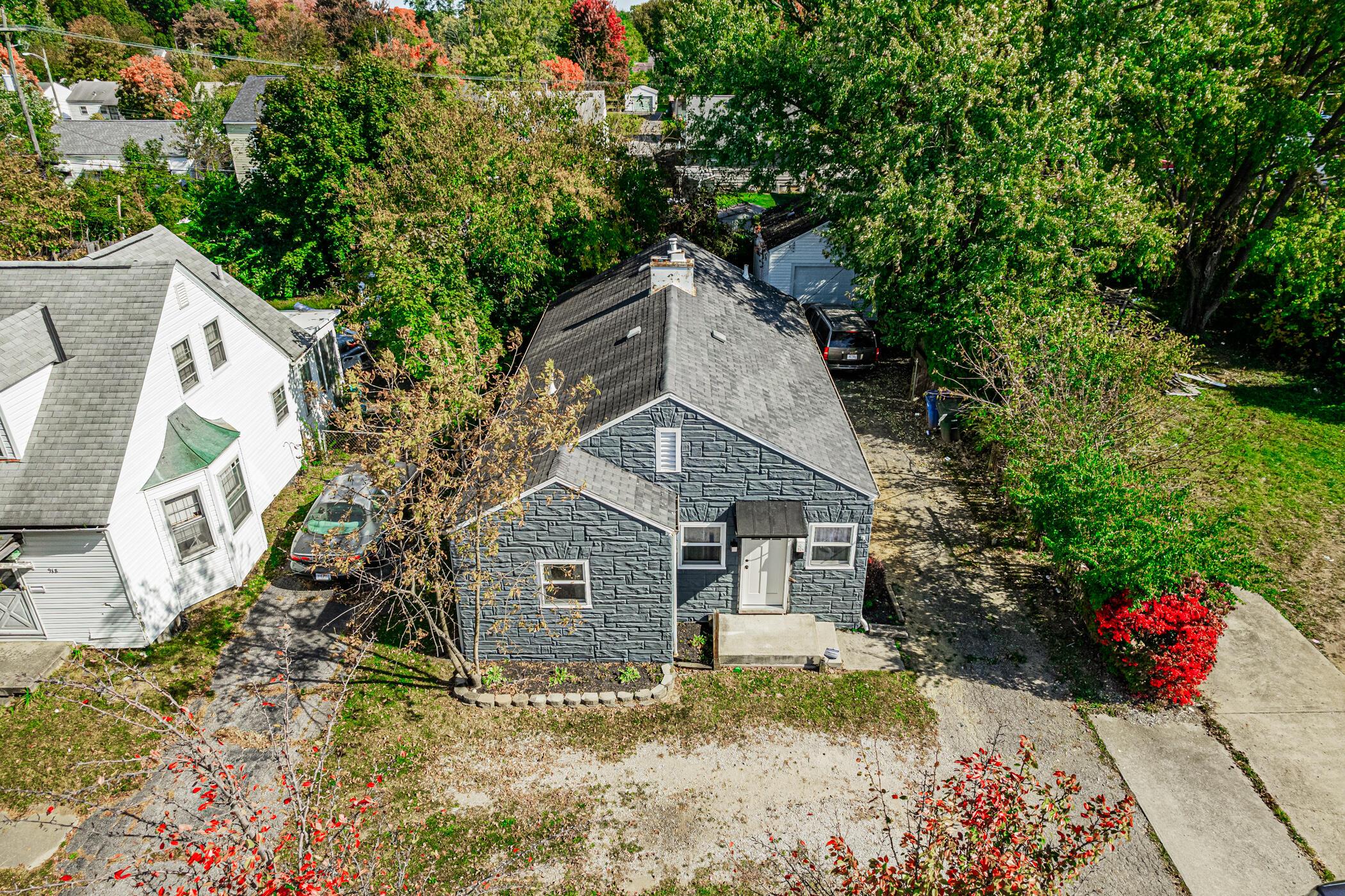924 South James Road Columbus, OH 43227 - Photo 5 of 36 924 s james rd 021
