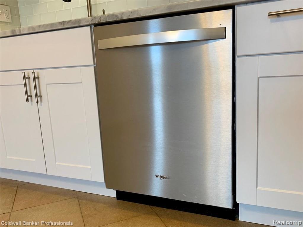 125 East 14 Mile Road, Unit 11 Birmingham, MI 48009 - Photo 5 of 17 New Dishwasher