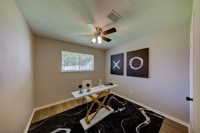 $2,000 | 8511 Honeysuckle, Highlands, TX 77562