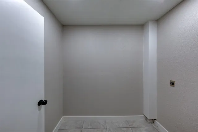 $2,000 | 8511 Honeysuckle, Highlands, TX 77562