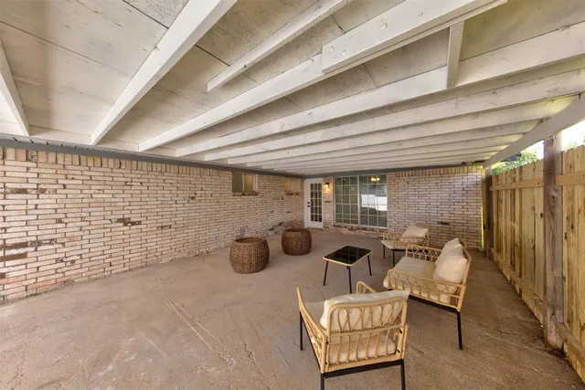 $2,000 | 8511 Honeysuckle, Highlands, TX 77562