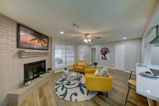 $2,000 | 8511 Honeysuckle, Highlands, TX 77562