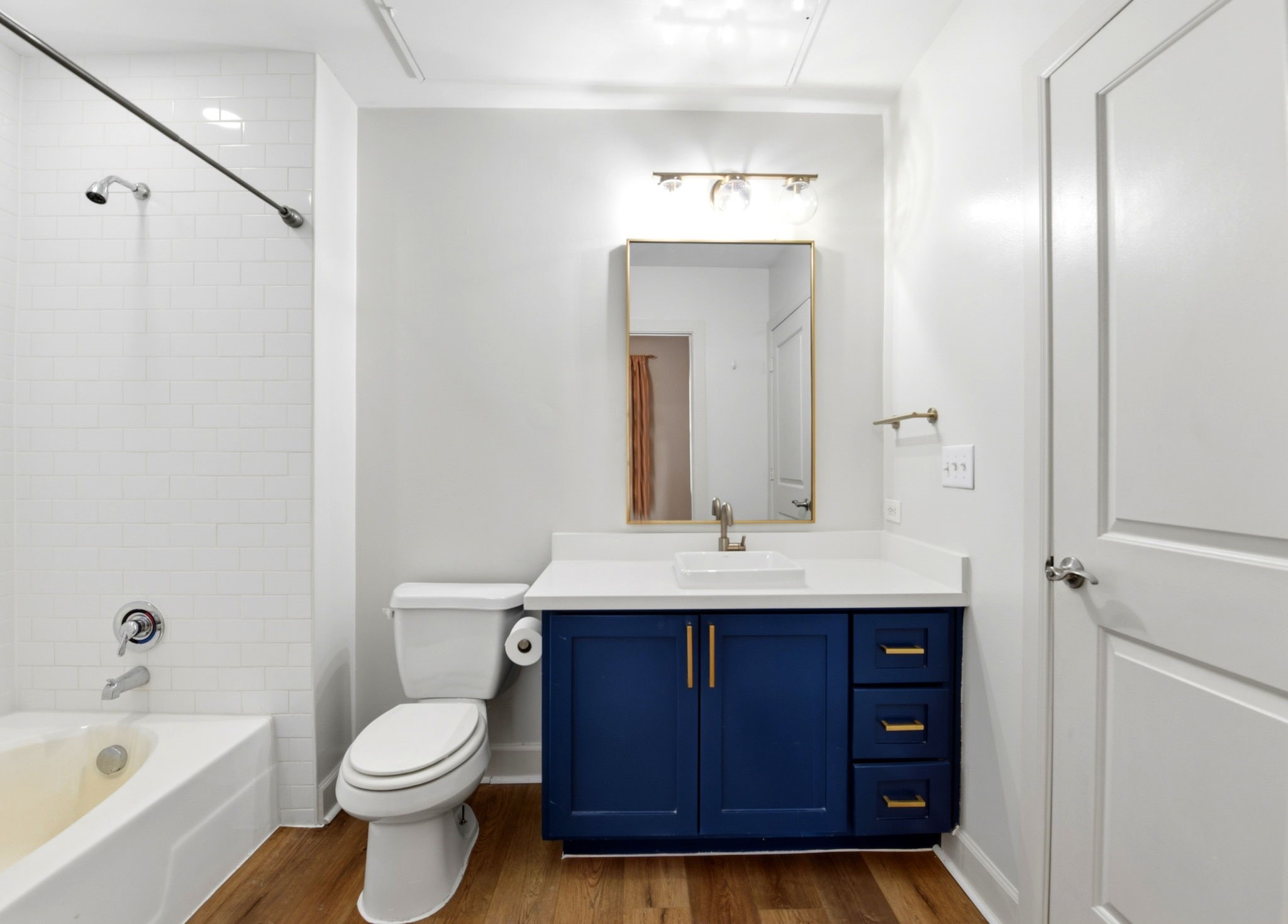 1010 Rosine Street, Unit 43 Houston, TX 77019 - Photo 38 of 48 a bathroom with a bathtub sink vanity mirror and toilet