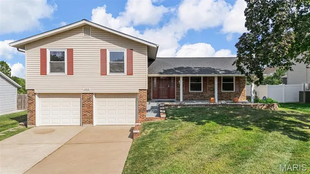$379,000 | 1410 Ticonderoga Drive, St. Peters, MO 63376