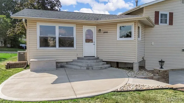 $379,000 | 1410 Ticonderoga Drive, St. Peters, MO 63376