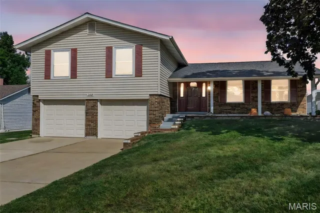 $379,000 | 1410 Ticonderoga Drive, St. Peters, MO 63376