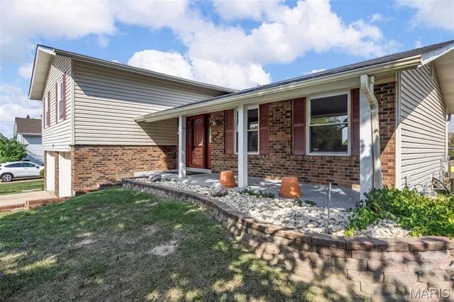 $379,000 | 1410 Ticonderoga Drive, St. Peters, MO 63376