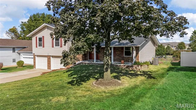 $379,000 | 1410 Ticonderoga Drive, St. Peters, MO 63376