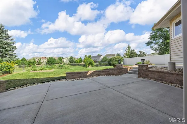 $379,000 | 1410 Ticonderoga Drive, St. Peters, MO 63376