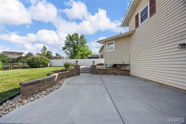 $379,000 | 1410 Ticonderoga Drive, St. Peters, MO 63376