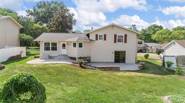 $379,000 | 1410 Ticonderoga Drive, St. Peters, MO 63376