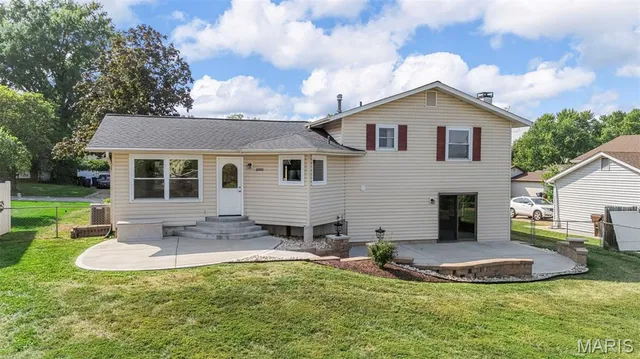 $379,000 | 1410 Ticonderoga Drive, St. Peters, MO 63376