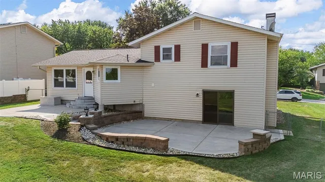 $379,000 | 1410 Ticonderoga Drive, St. Peters, MO 63376