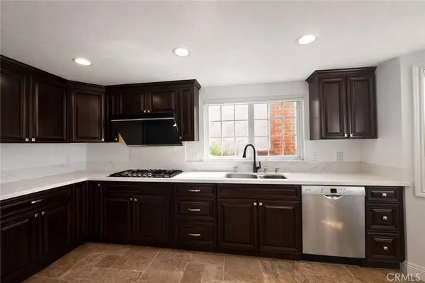 $6,200 | 4 Tory, Irvine, CA 92620