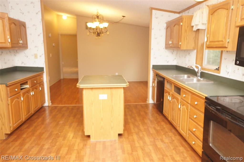 28906 Karr Road Belleville, MI 48111 - Photo 14 of 24