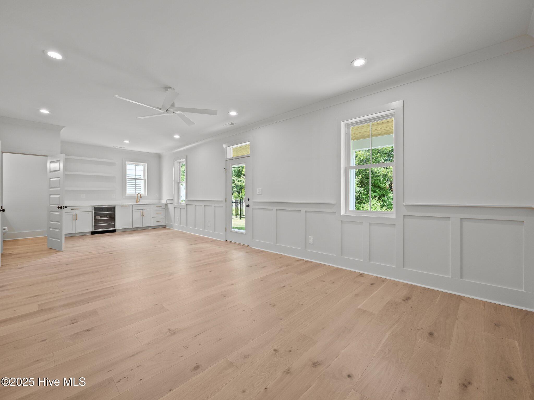 218 Colleton Square Newport, NC 28570 - Photo 36 of 49 Rec Room with Wet Bar