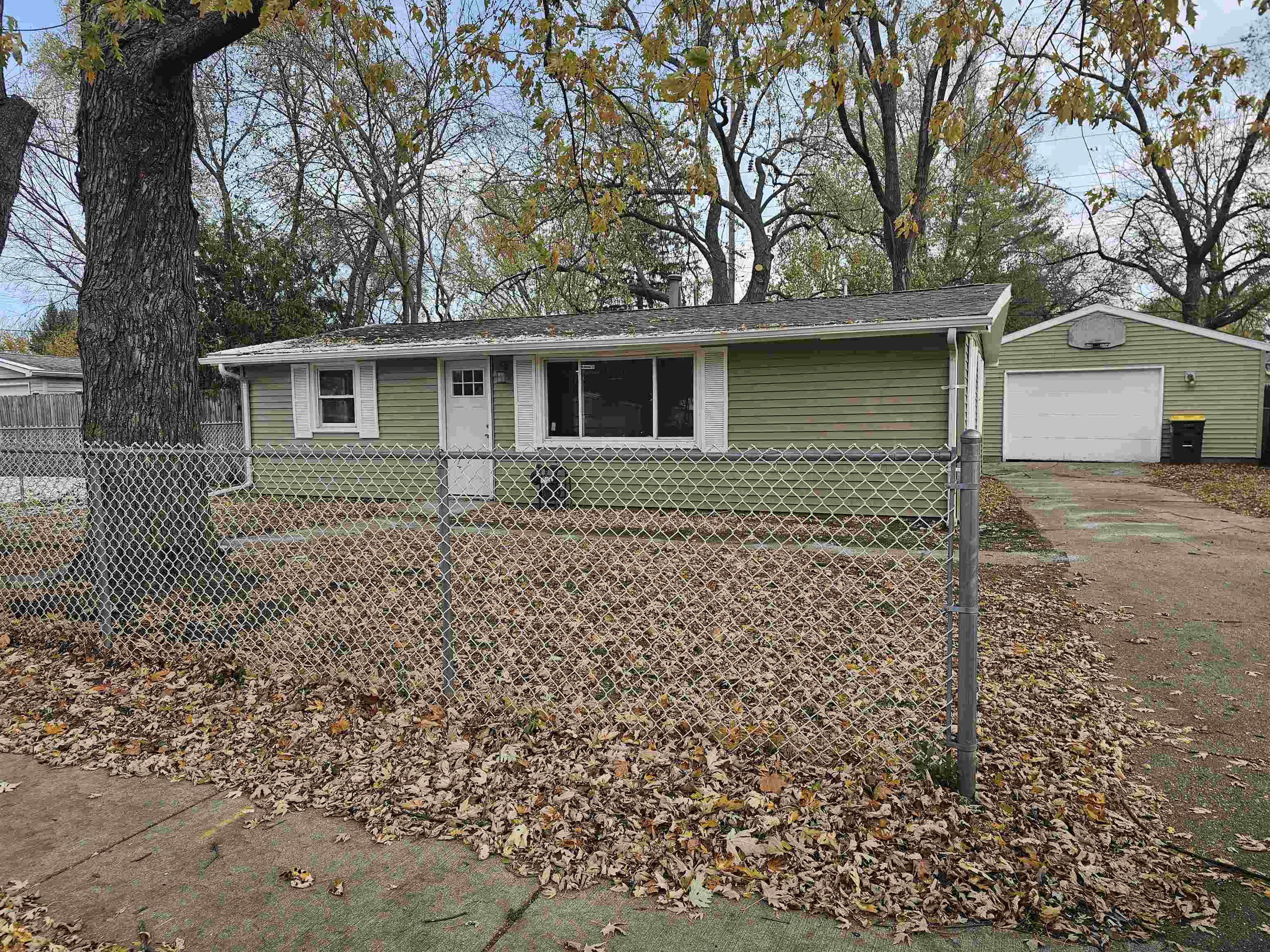 7913 Mildred Road Machesney Park, IL 61115 - Photo 2 of 20 front view of a house with a yard