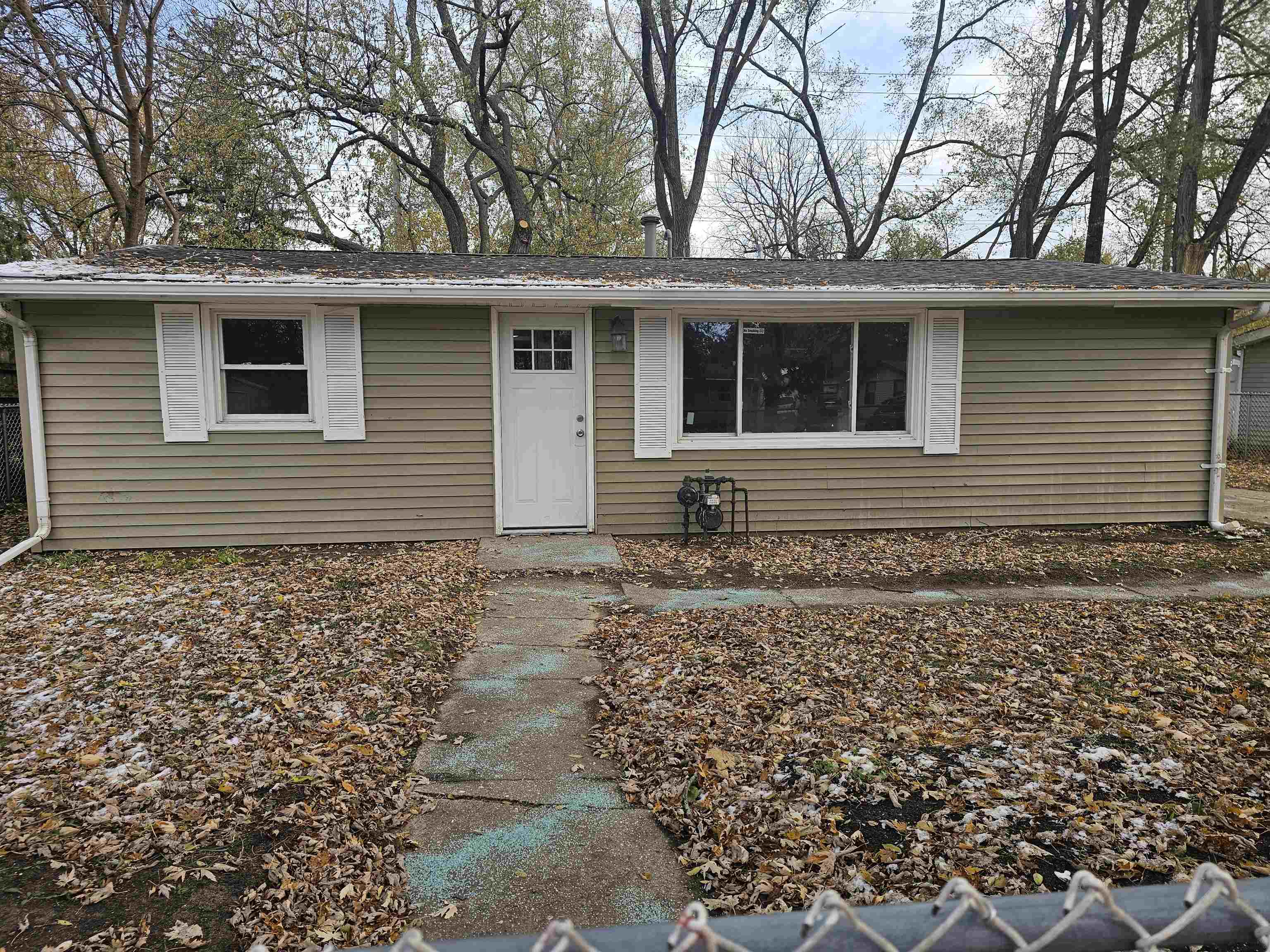 7913 Mildred Road Machesney Park, IL 61115 - Photo 3 of 20 a front view of a house with garden