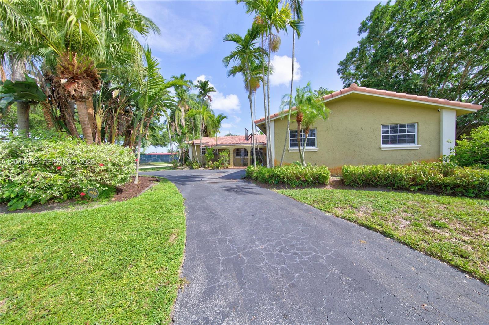 5300 Fillmore Street Hollywood, FL 33021 - Photo 3 of 44