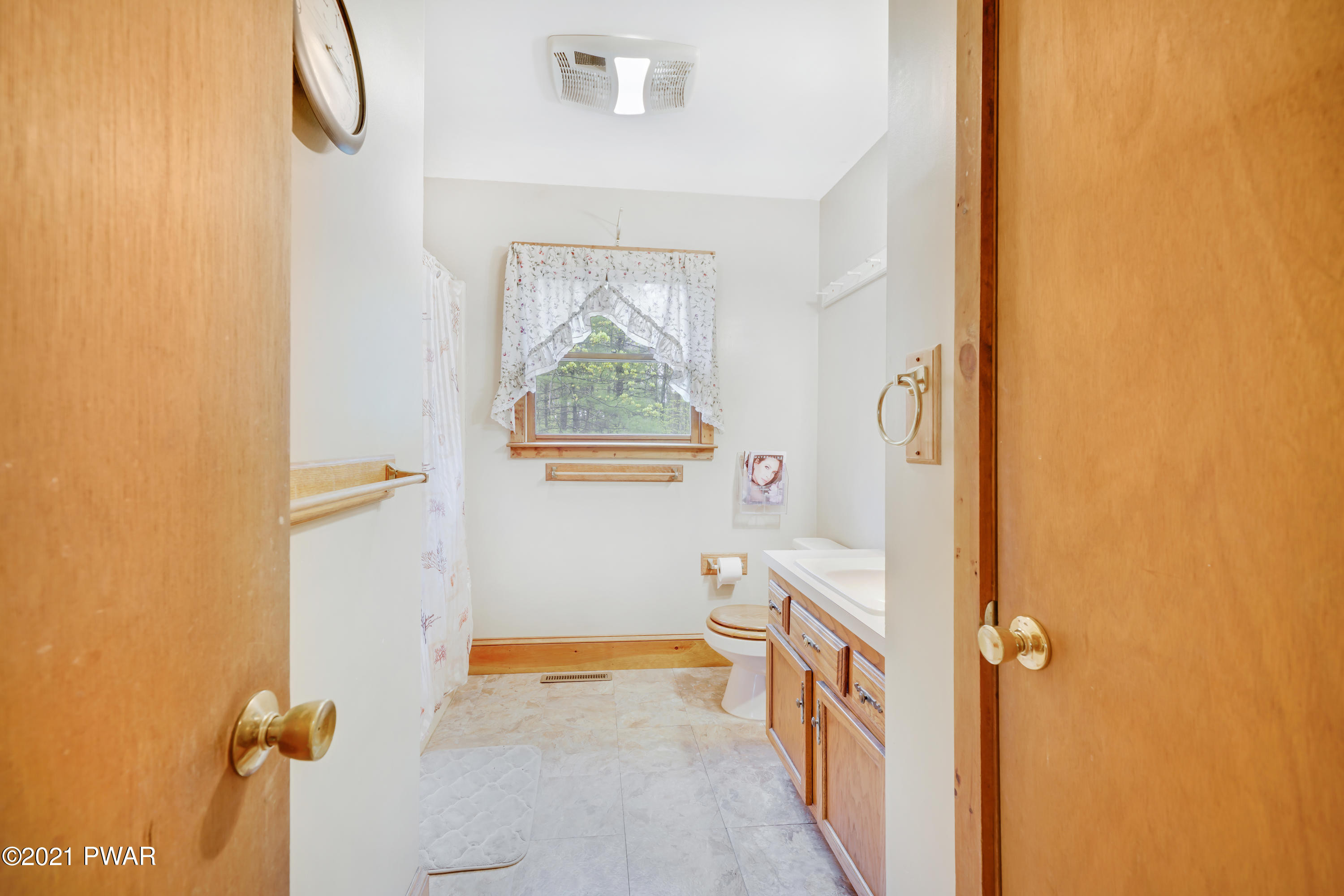 187 Pedersen Ridge Road Milford, PA 18337 - Photo 19 of 35 DSC09183fuse