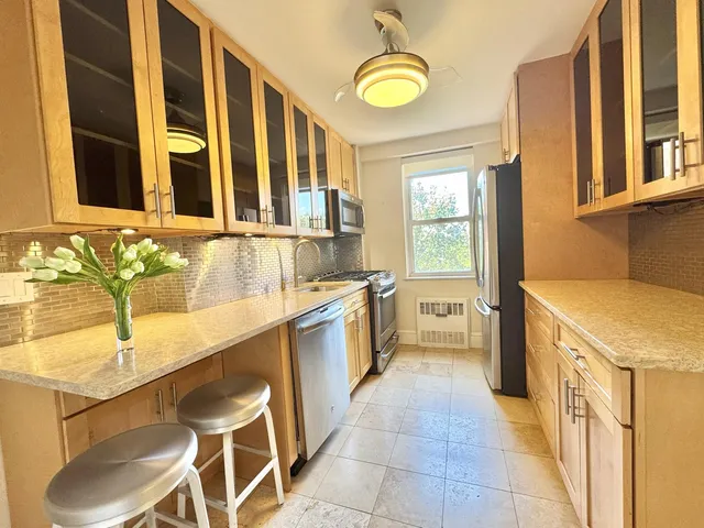 $699,000 | 3135 Johnson Avenue, Unit 10C | Spuyten Duyvil