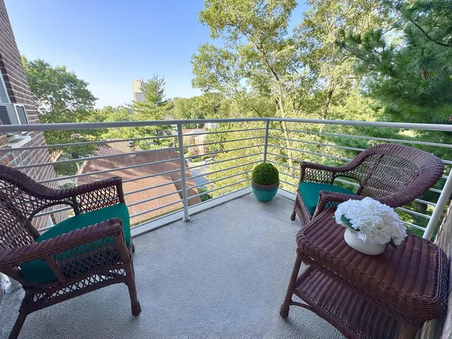 $699,000 | 3135 Johnson Avenue, Unit 10C | Spuyten Duyvil