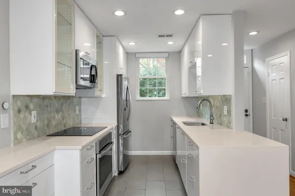 $4,600 | 453 Old Town Court, Alexandria, VA 22314