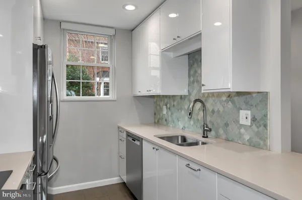 $4,600 | 453 Old Town Court, Alexandria, VA 22314