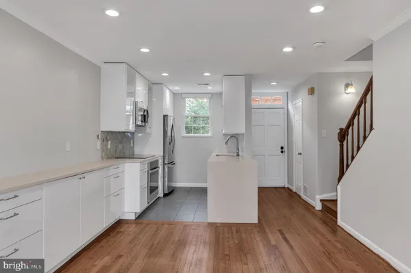 $4,600 | 453 Old Town Court, Alexandria, VA 22314