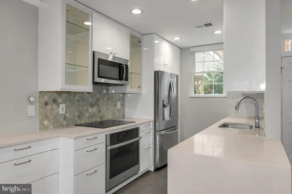 $4,600 | 453 Old Town Court, Alexandria, VA 22314