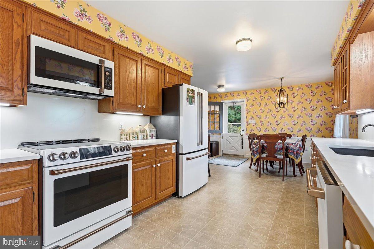 2289 Beaver Hill Road Chester Springs, PA 19425 - Photo 30 of 80 GE Cafe Series Appliances