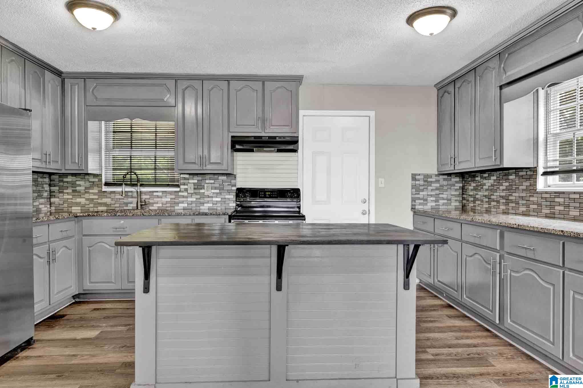 608 10th Terrace Pleasant Grove, AL 35127 - Photo 10 of 33