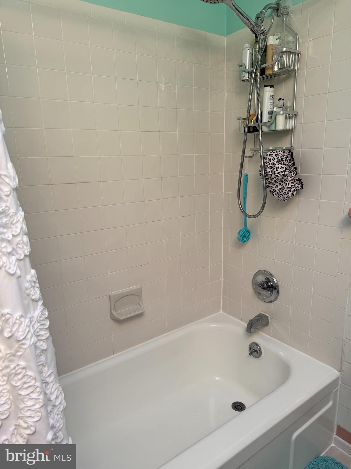 816 Lawler Street Philadelphia, PA 19116 - Photo 22 of 47 a bathroom with a tub and sink