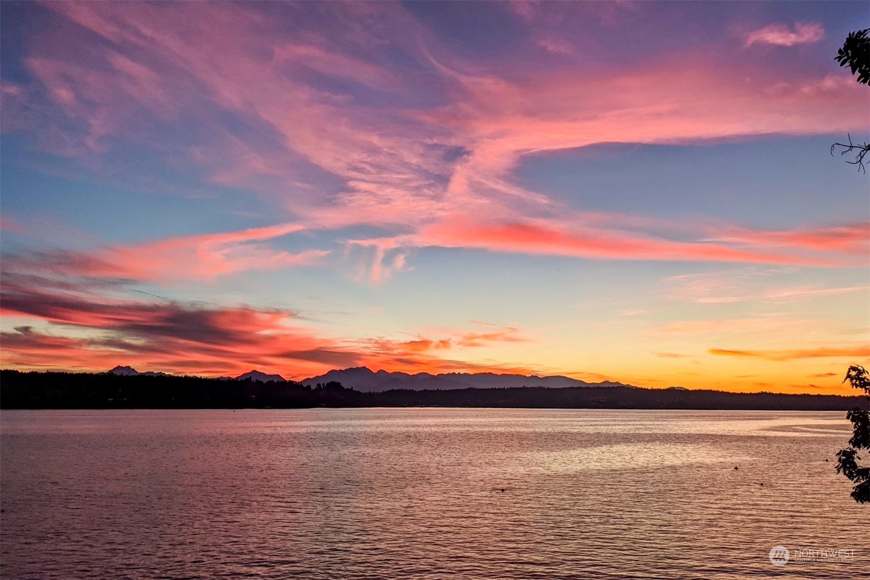 8471 Hansen Road Northeast Bainbridge Island, WA 98110 - Photo 3 of 40 Gallery Image 3