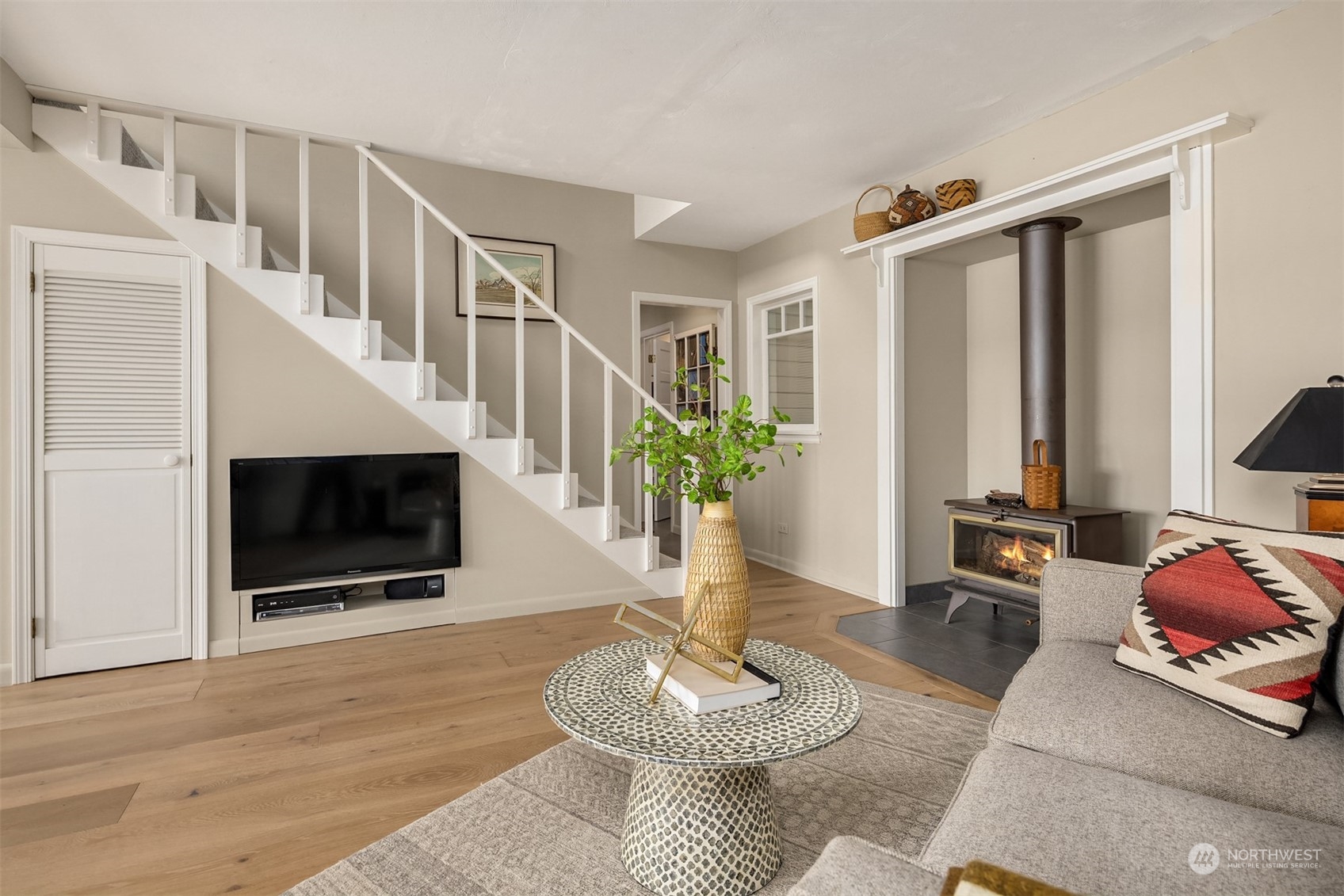 8471 Hansen Road Northeast Bainbridge Island, WA 98110 - Photo 10 of 40 Gallery Image 10