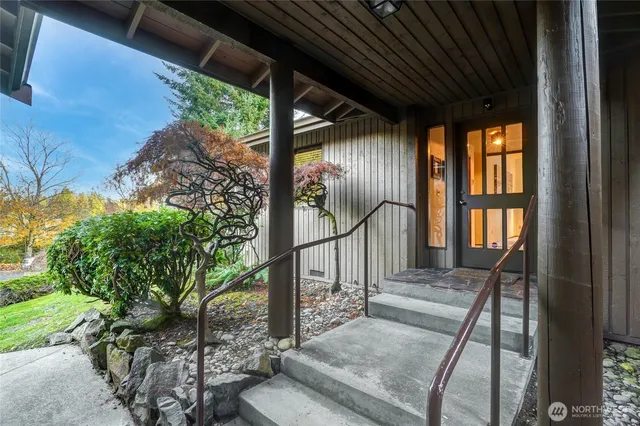 a view of an entryway