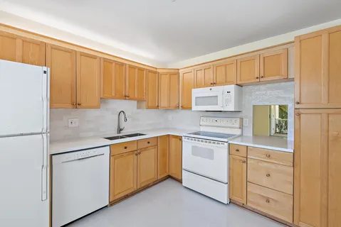 $350,000 | 717 Highway 1, Unit 108, Jupiter, FL 33477