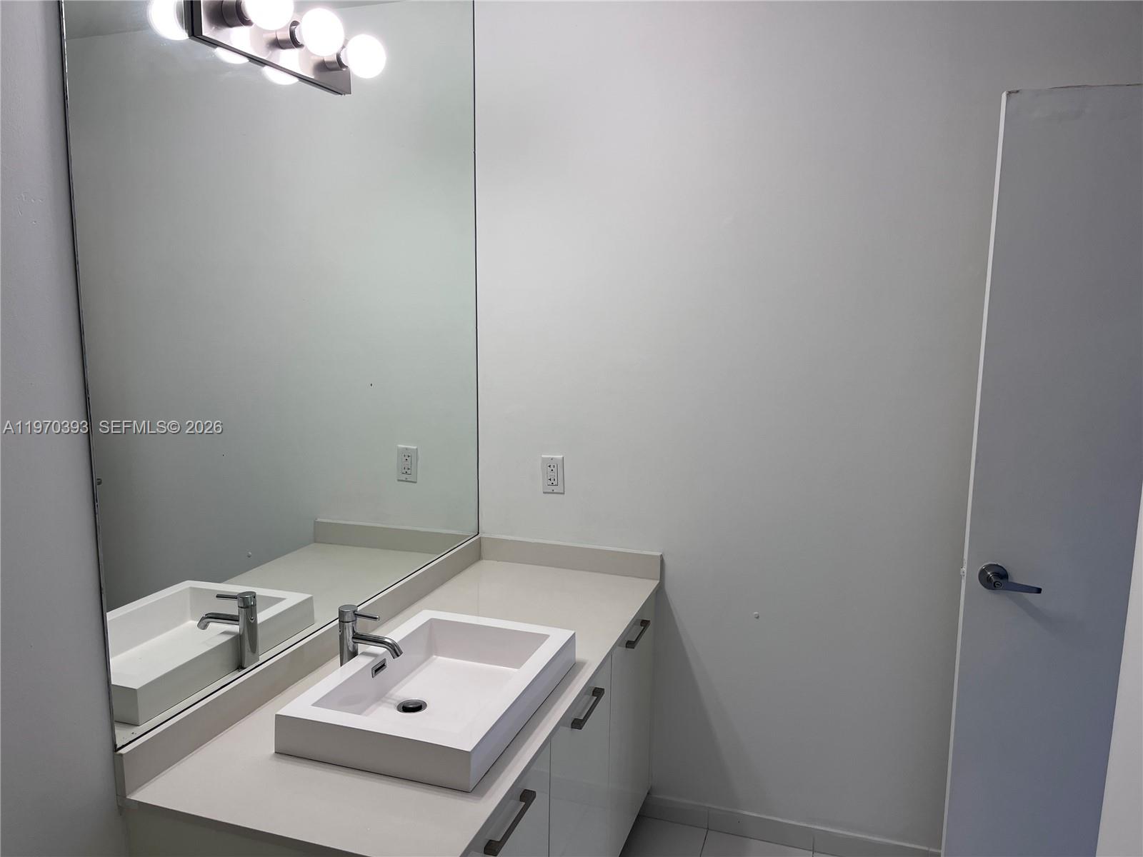 151 Southeast 1st Street, Unit 506 Miami, FL 33131 - Photo 11 of 26