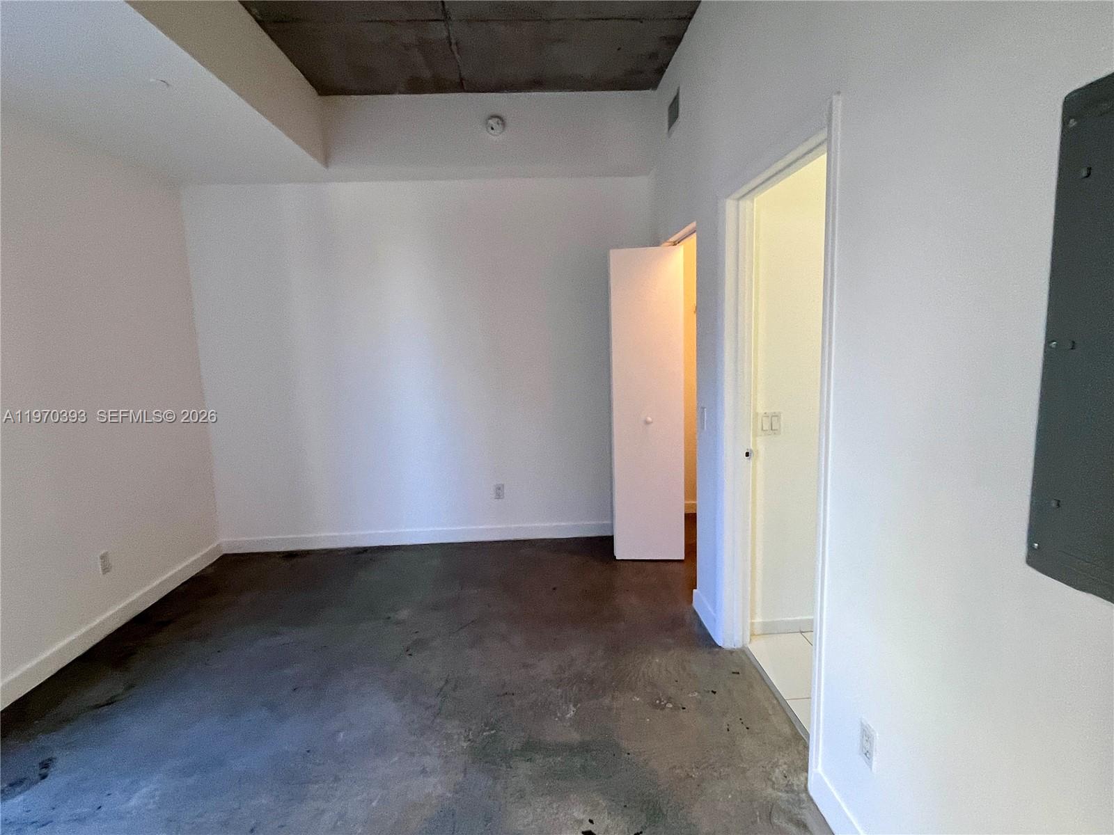 151 Southeast 1st Street, Unit 506 Miami, FL 33131 - Photo 15 of 26