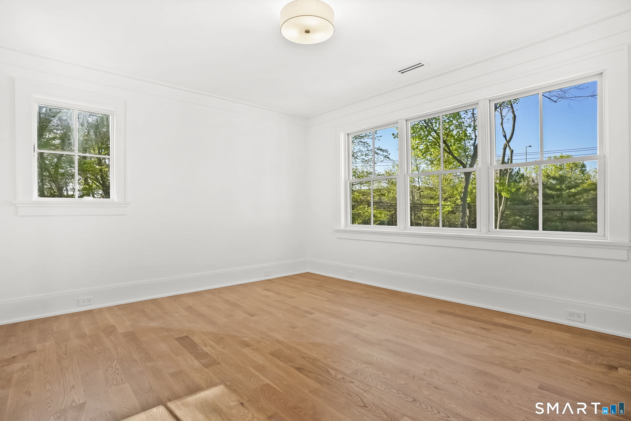 20 Locust Hill Road Darien, CT 06820 - Photo 15 of 30 Second floor en-suite bedroom